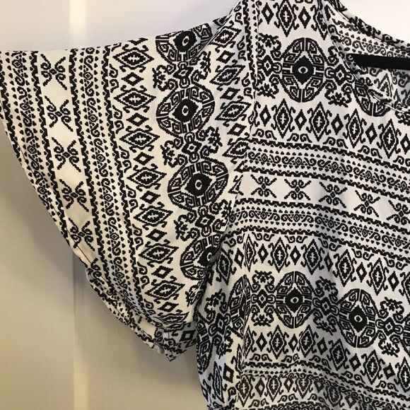 Stoosh Juniors Pattern Flutter Sleeve Crop Top - Picture 4 of 7